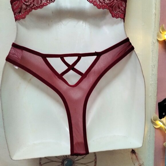 Sultry (L) Caged and Keyhole Rich Red Lingerie Set - Picture 9 of 11